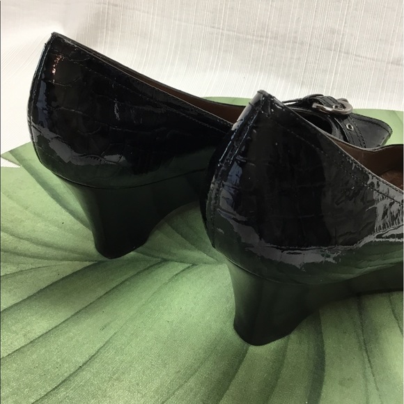 7 Collection Black Patent Low Heels - Picture 4 of 9